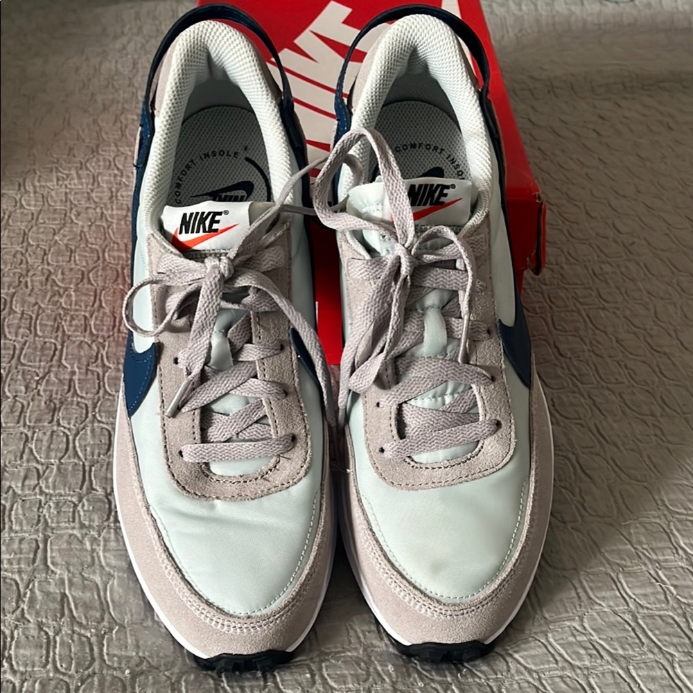 Women’s Nike waffle debut